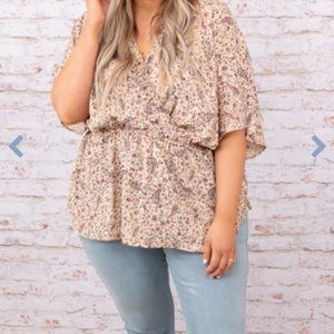 2XL women babydoll flowered top. Great condition.